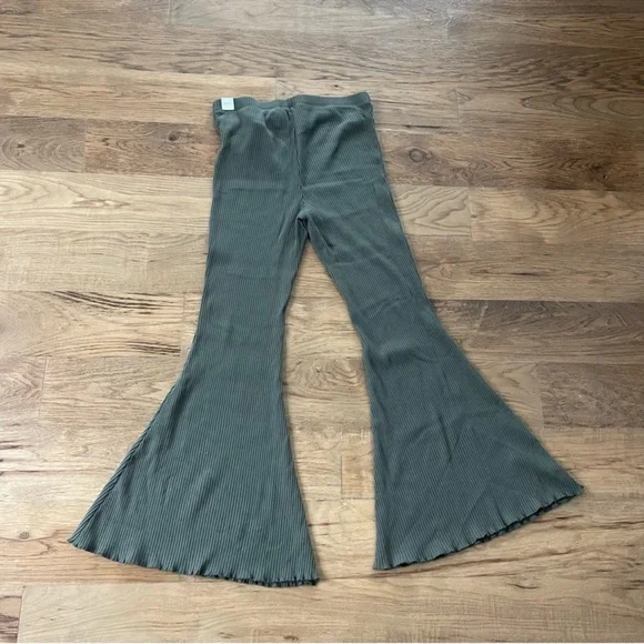 Aerie Ribbed Olive Flare Pants - Picture 3 of 5